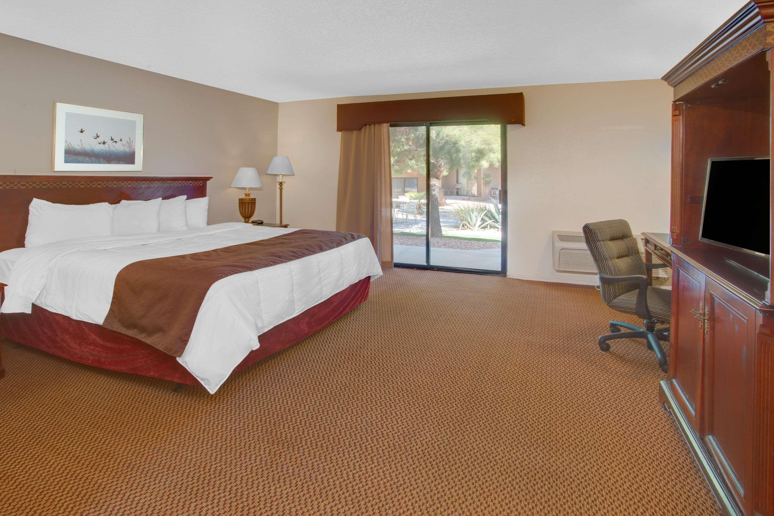 Travelodge Inn & Suites By Wyndham Yucca Valley/Joshua Tree Exterior photo